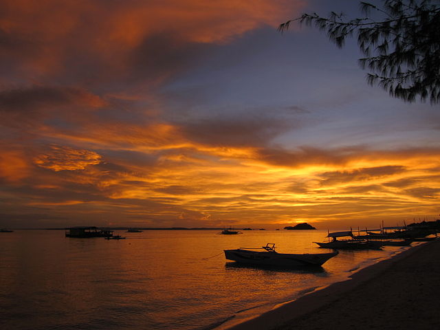 Sunset on Bounty Beach, Malapascua Island, Philippines (image)