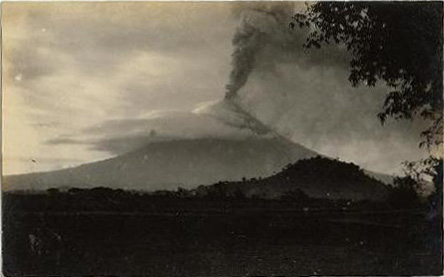 Mount Mayon photograph of 1928 eruption