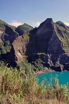 Mt Pinatubo crater image