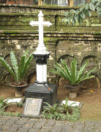 Fathers Burgos, Gomes and Zamora burial place (image)